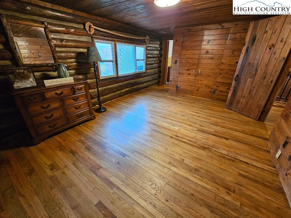 Image number 7 for the current listing