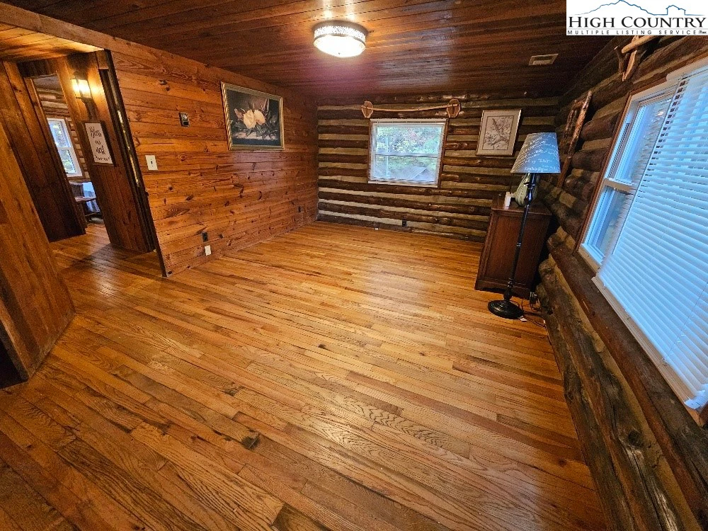 Image number 8 for the current listing