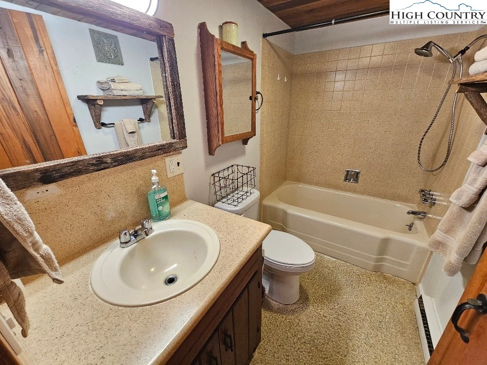 Image number 12 for the current listing