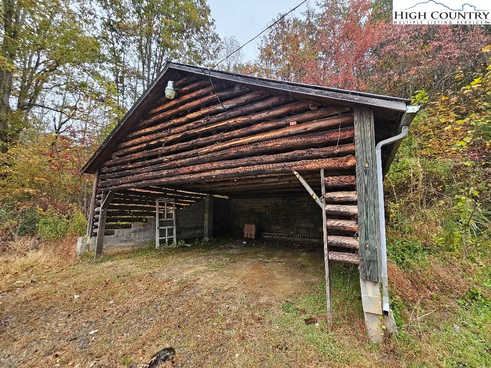 Image number 17 for the current listing