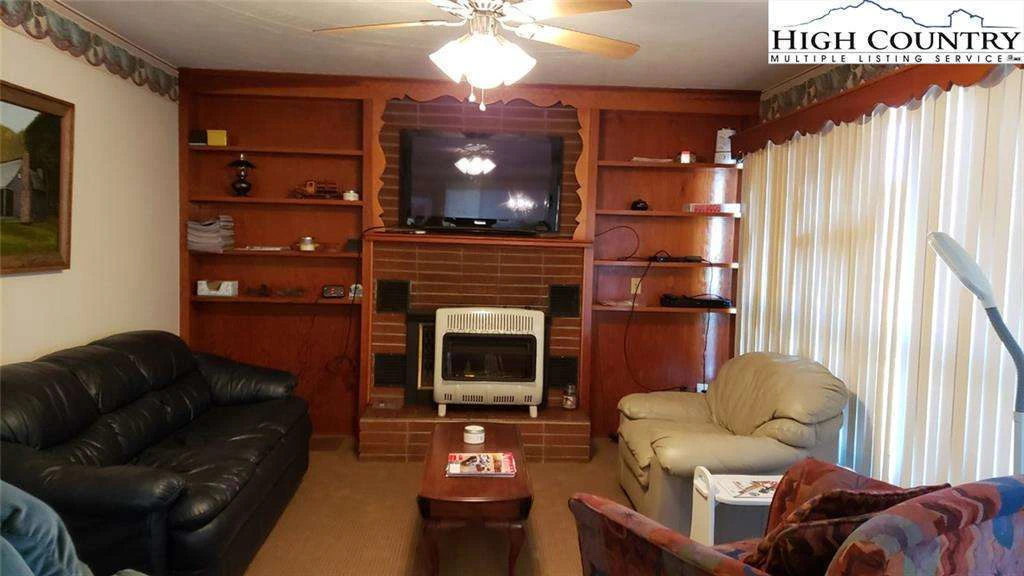 Image number 15 for the current listing