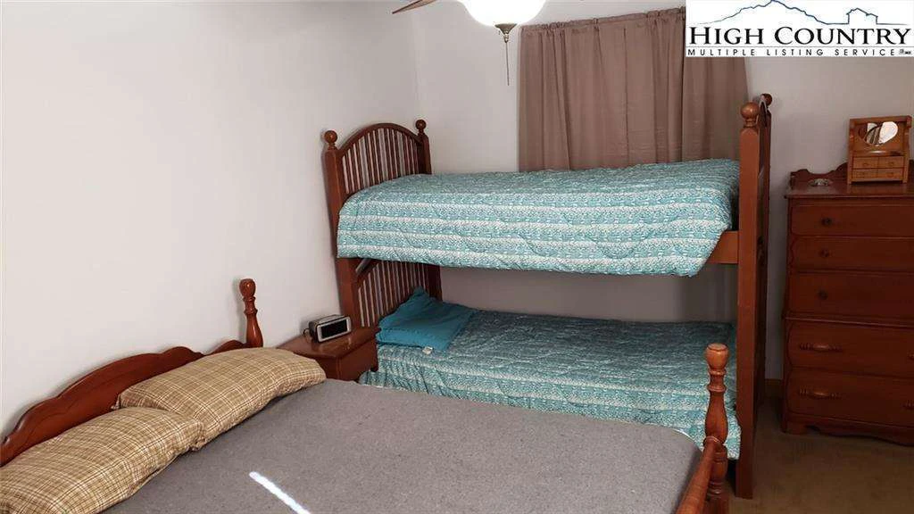 Image number 14 for the current listing