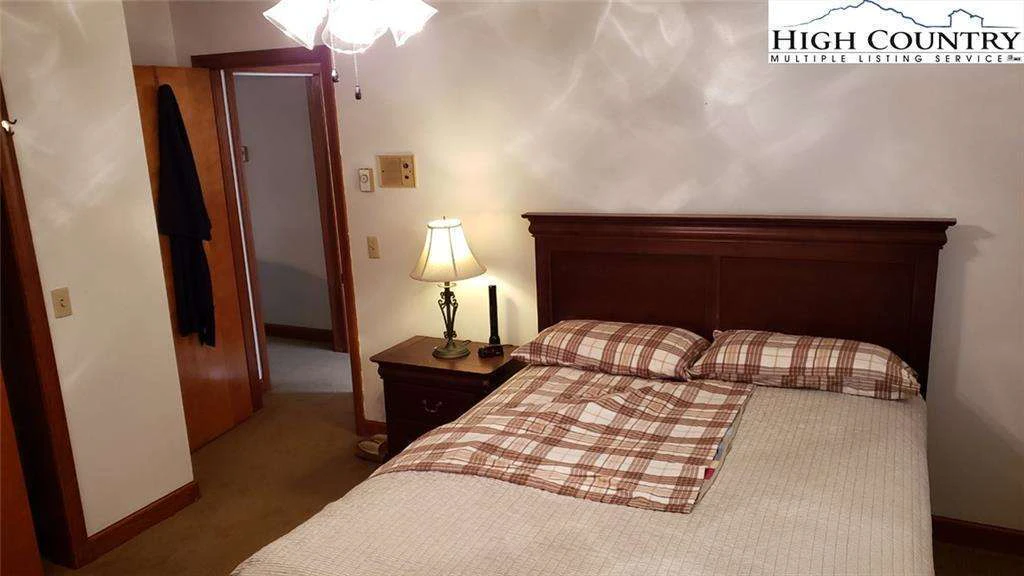 Image number 10 for the current listing