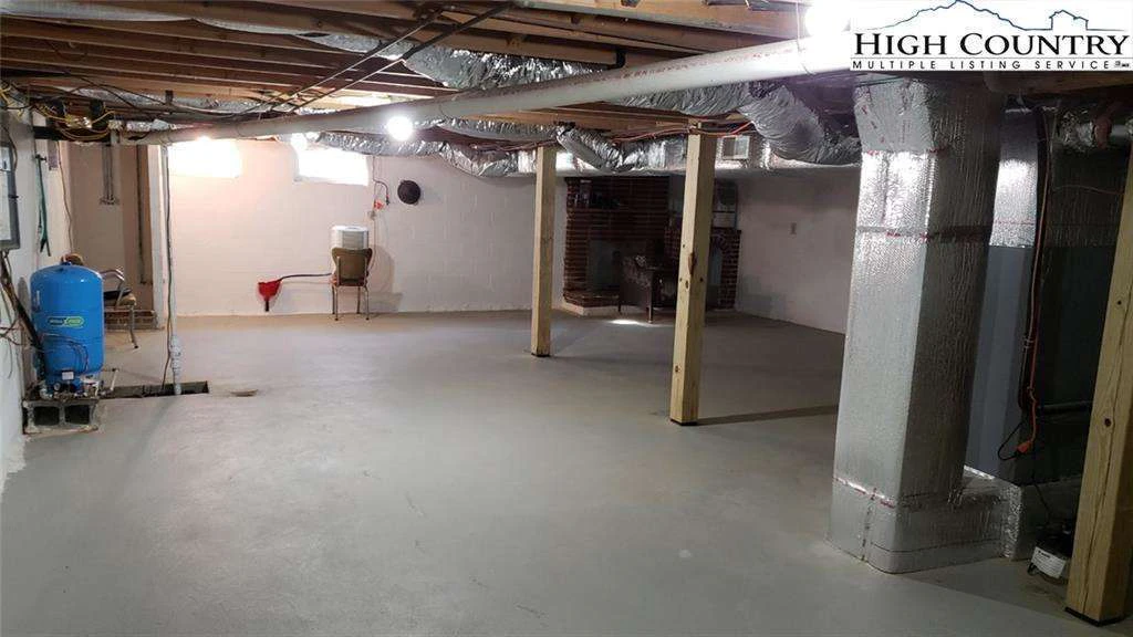 Image number 9 for the current listing