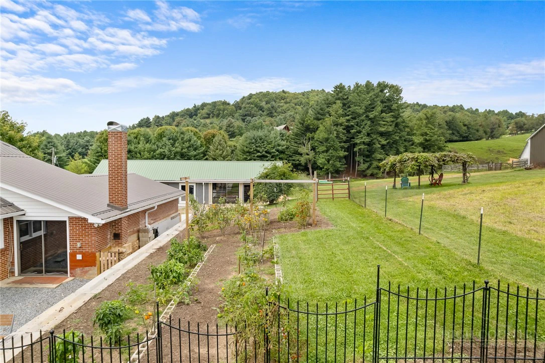 Image number 3 for the current listing