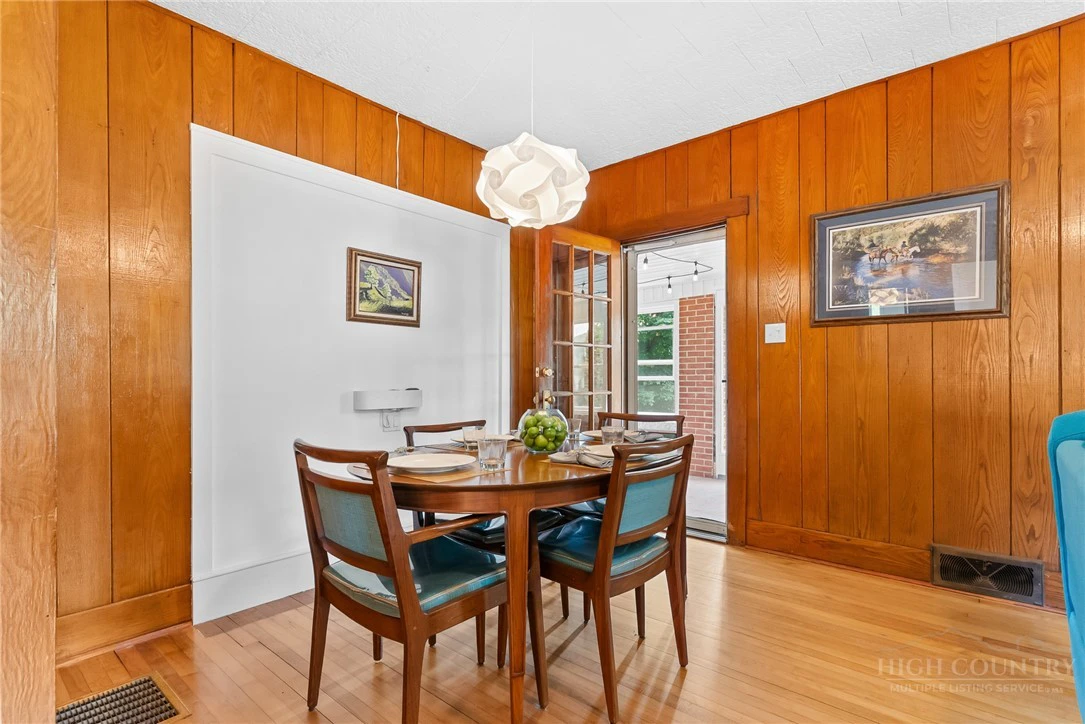 Image number 5 for the current listing