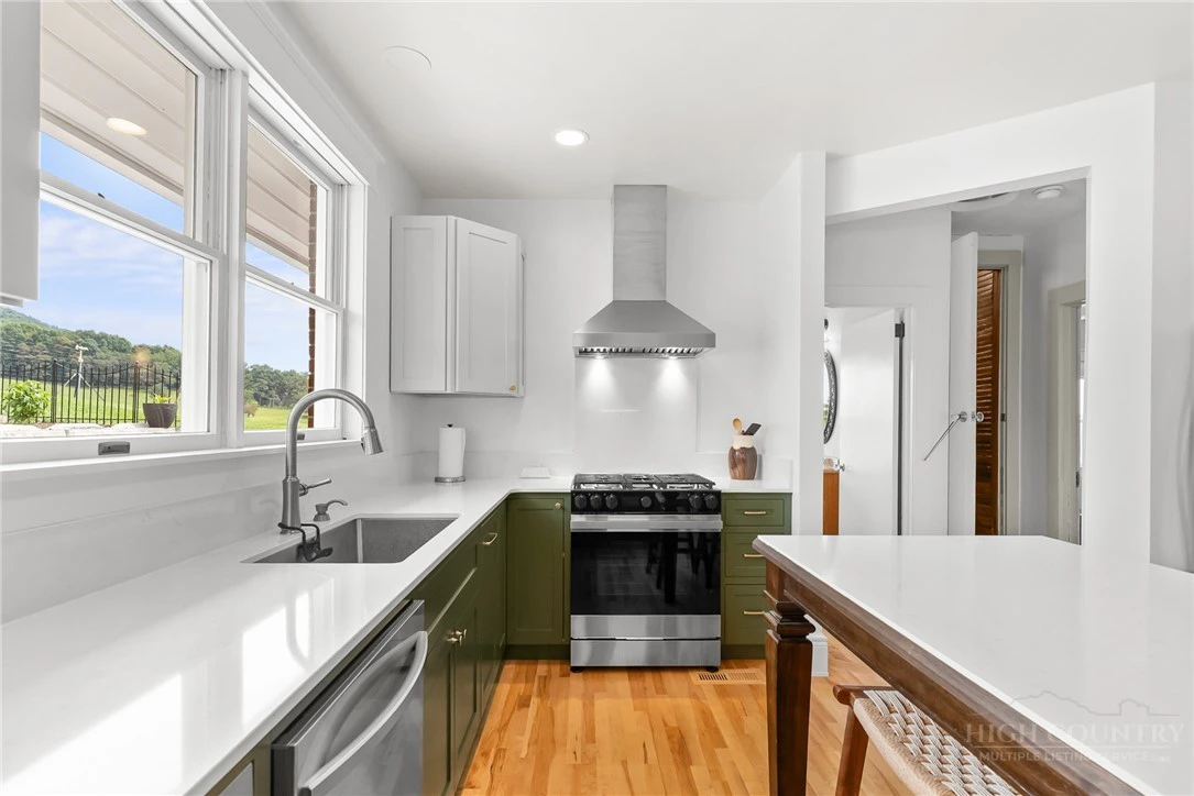 Image number 6 for the current listing