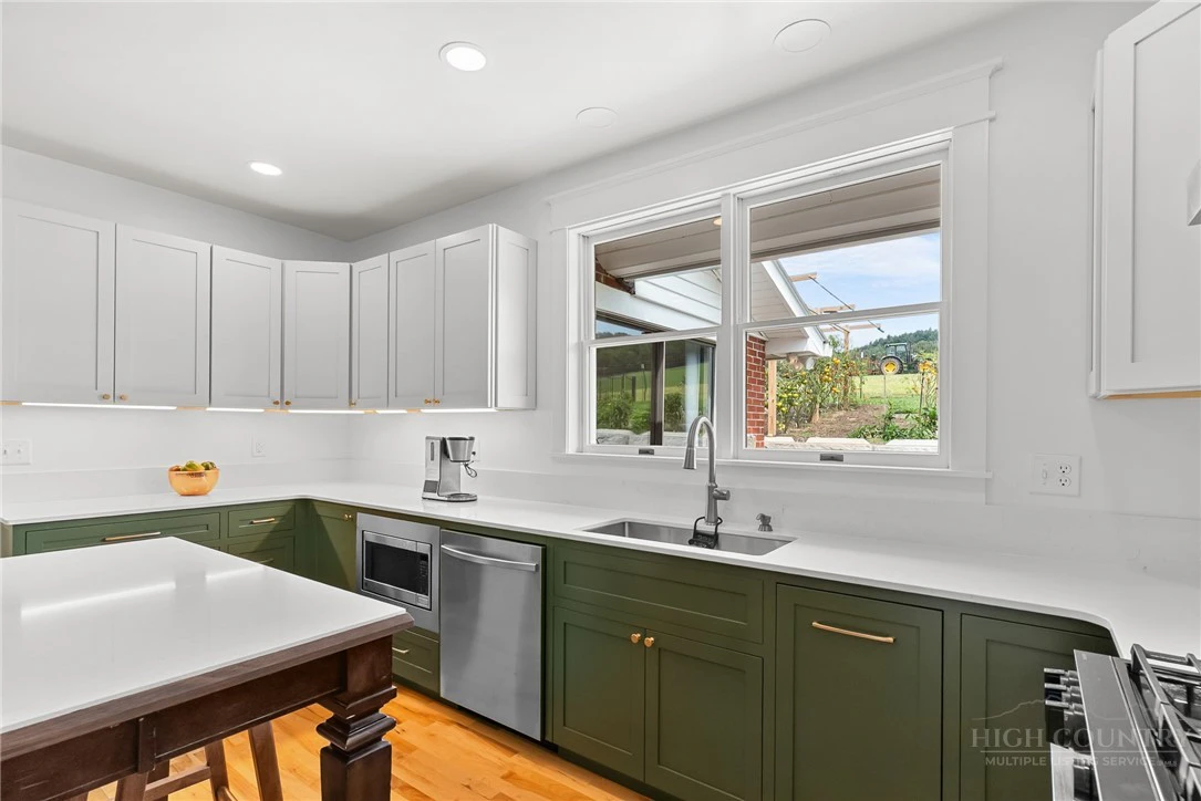 Image number 7 for the current listing
