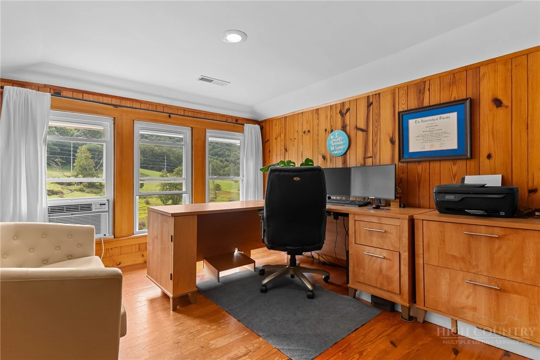 Image number 12 for the current listing