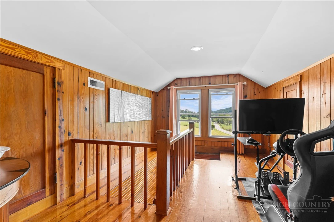 Image number 13 for the current listing