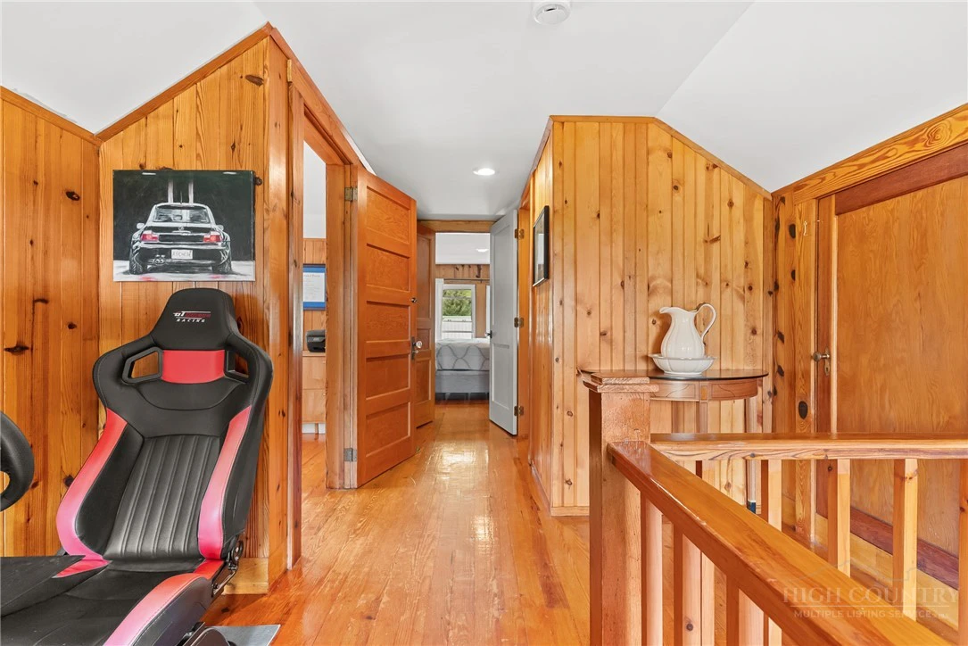 Image number 17 for the current listing
