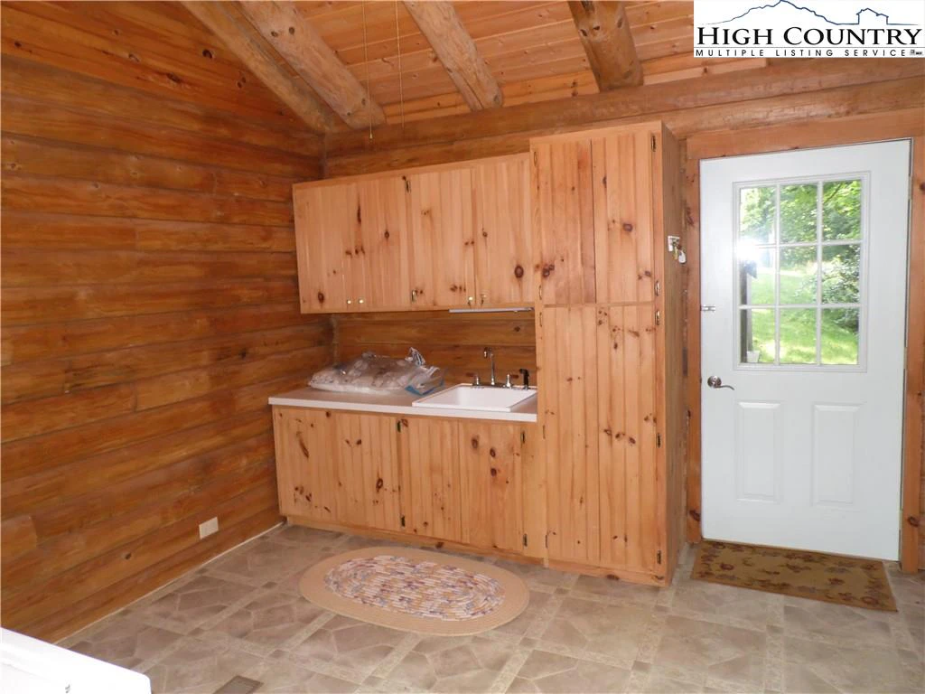 Image number 14 for the current listing