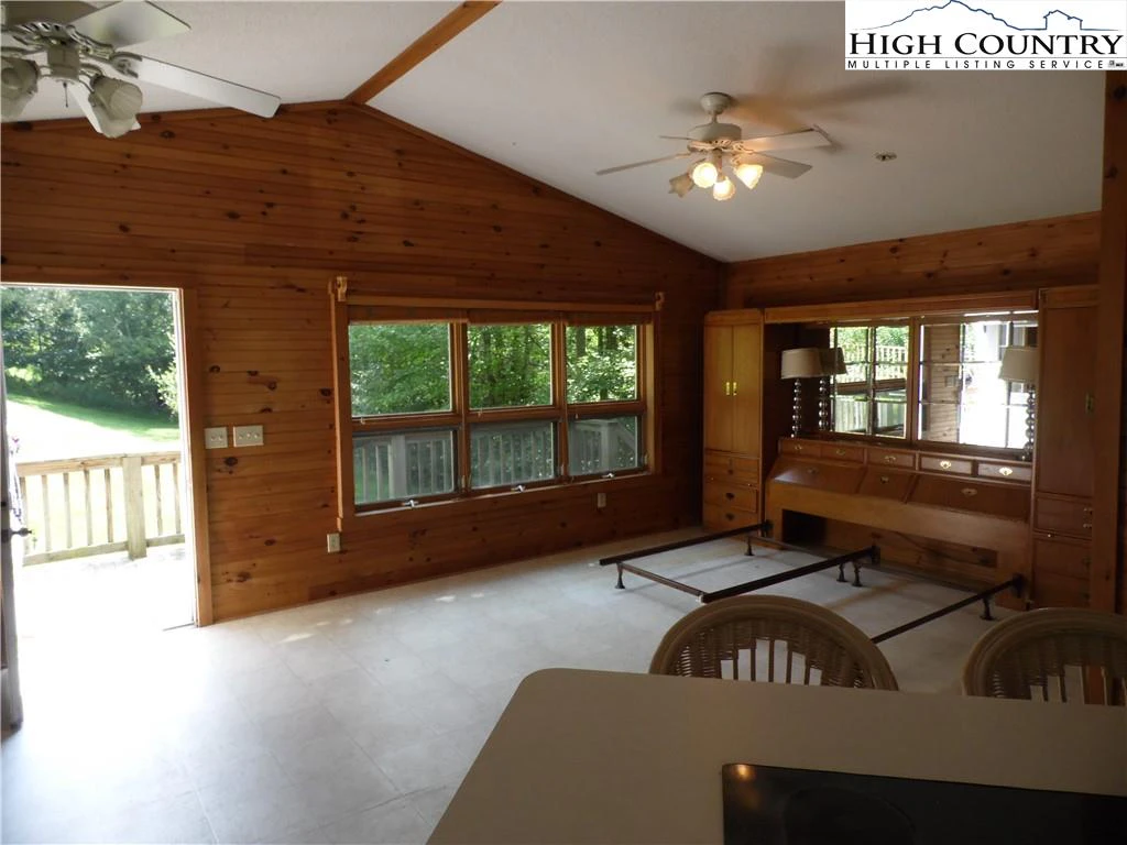Image number 8 for the current listing