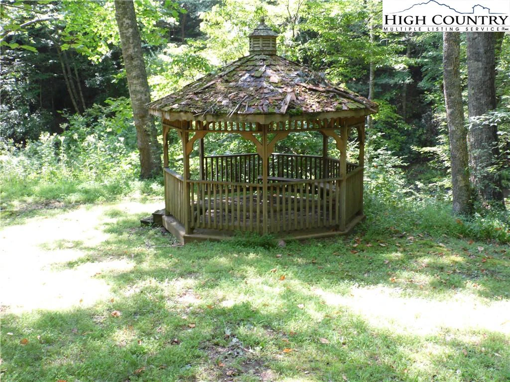 Image number 16 for the current listing