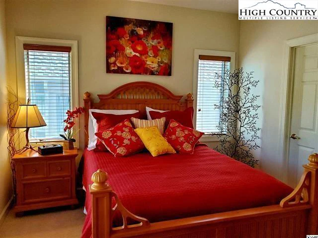 Image number 5 for the current listing
