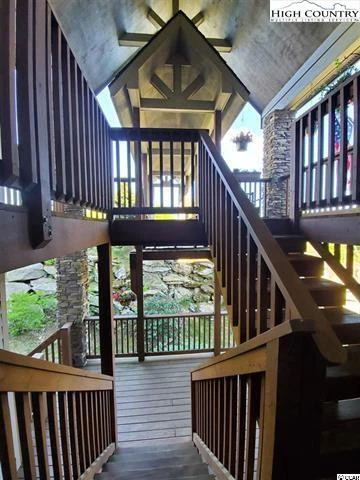 Image number 8 for the current listing