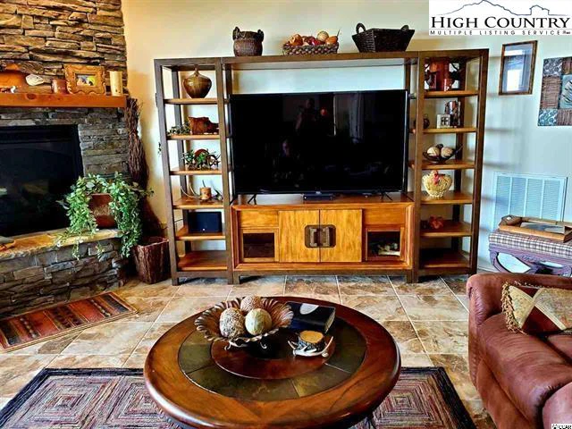 Image number 27 for the current listing