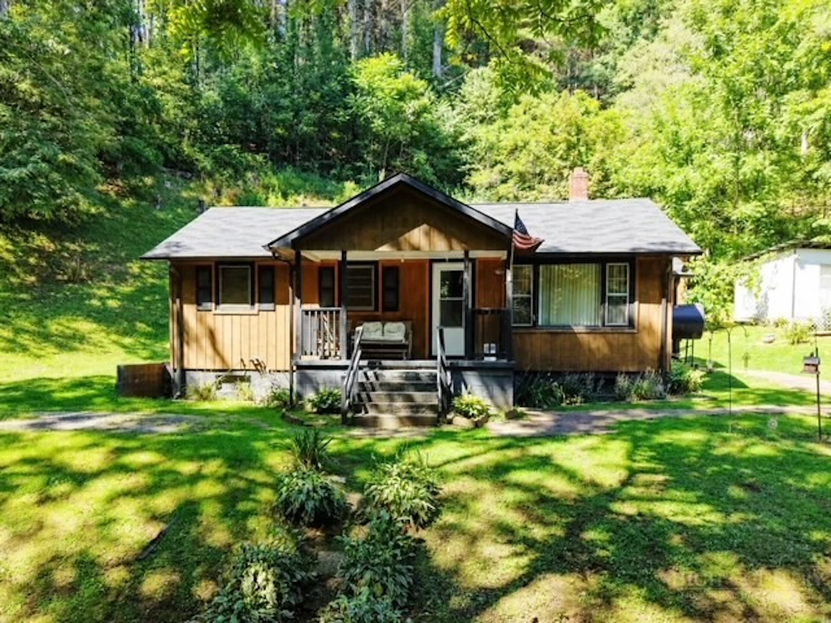 Image number 1 for the current listing