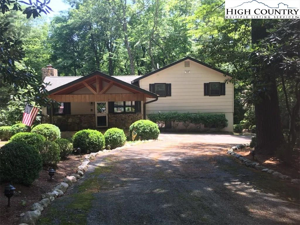 Image number 1 for the current listing