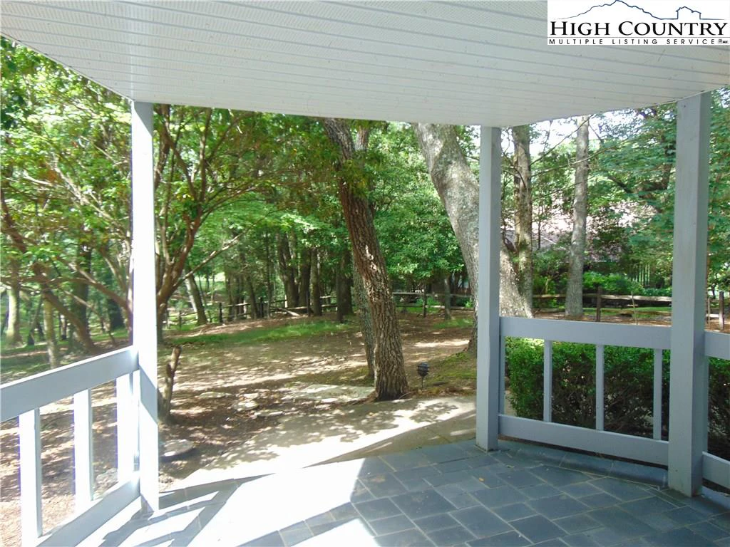 Image number 4 for the current listing
