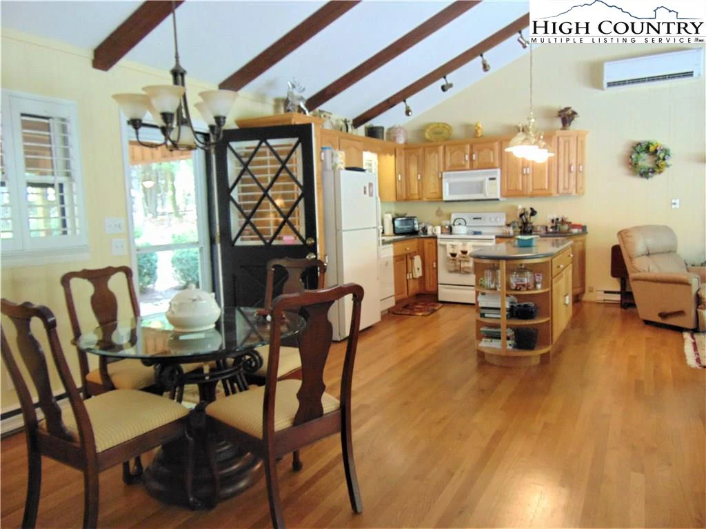Image number 15 for the current listing