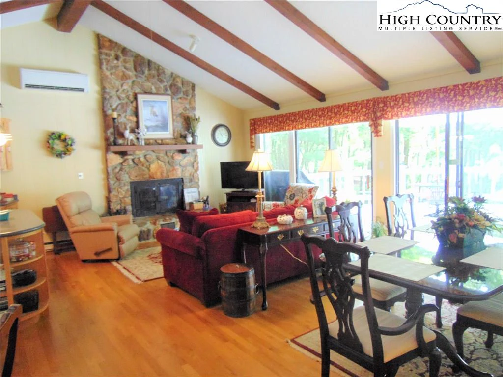Image number 2 for the current listing