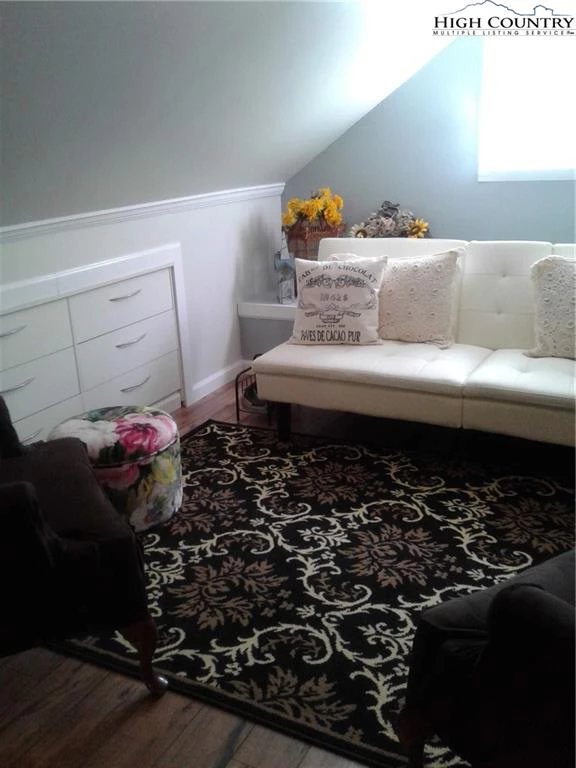 Image number 13 for the current listing
