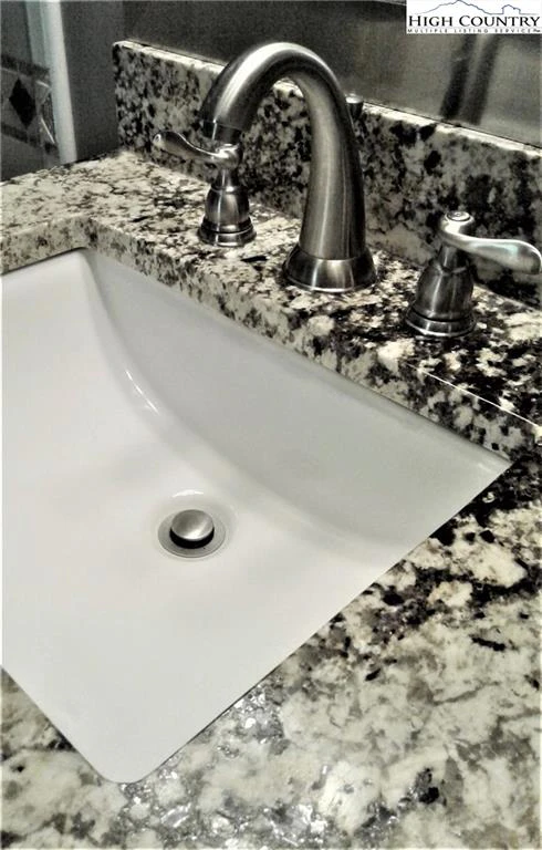 Image number 20 for the current listing