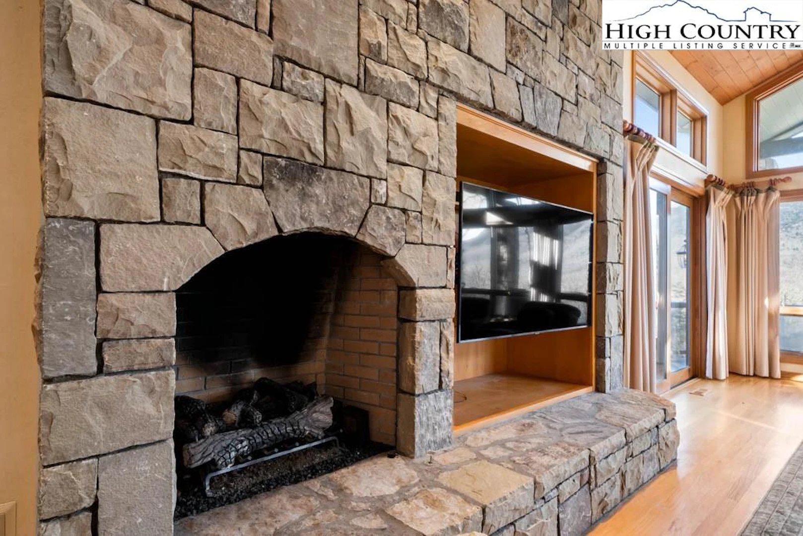 Image number 5 for the current listing