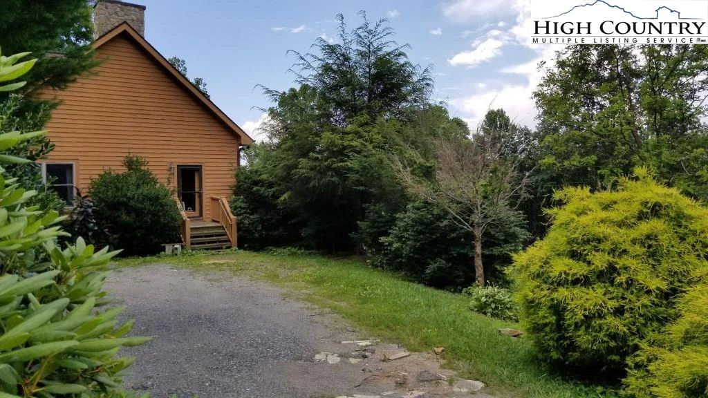 Image number 1 for the current listing