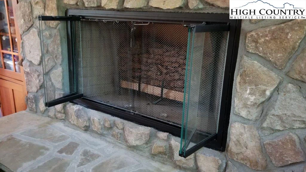 Image number 3 for the current listing
