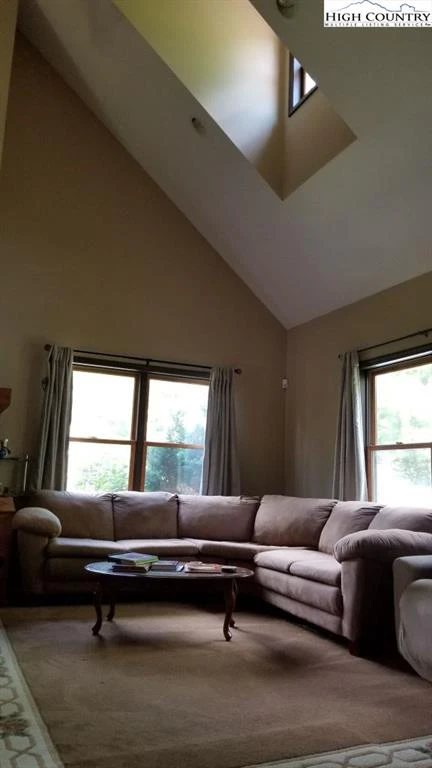 Image number 7 for the current listing
