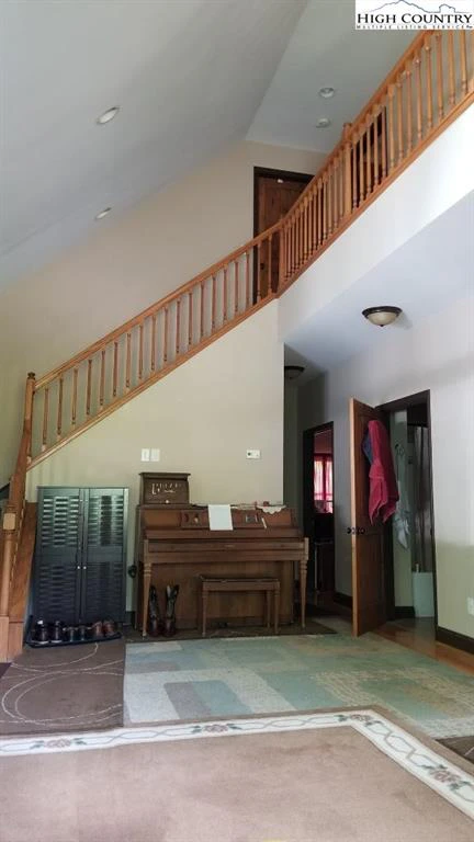 Image number 8 for the current listing