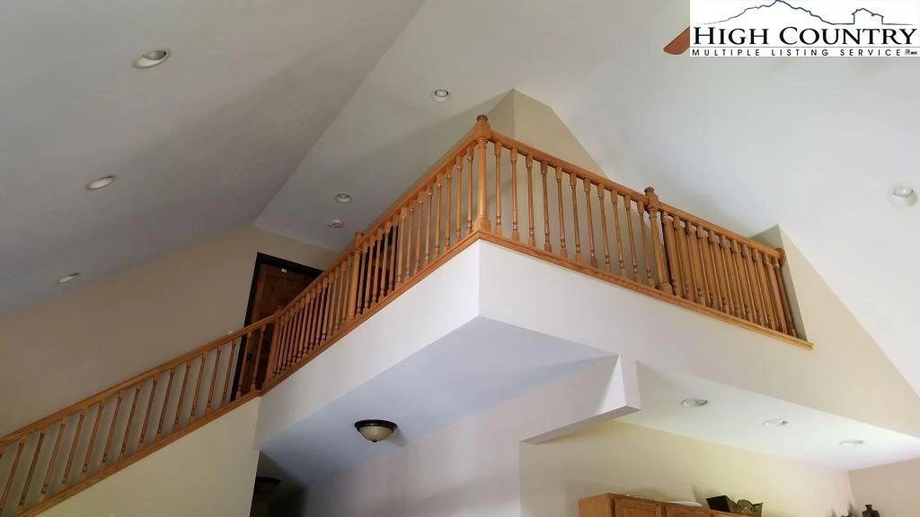 Image number 2 for the current listing