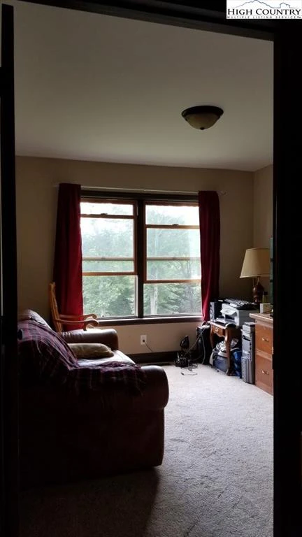Image number 11 for the current listing