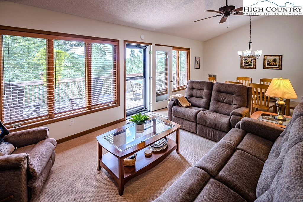Image number 4 for the current listing