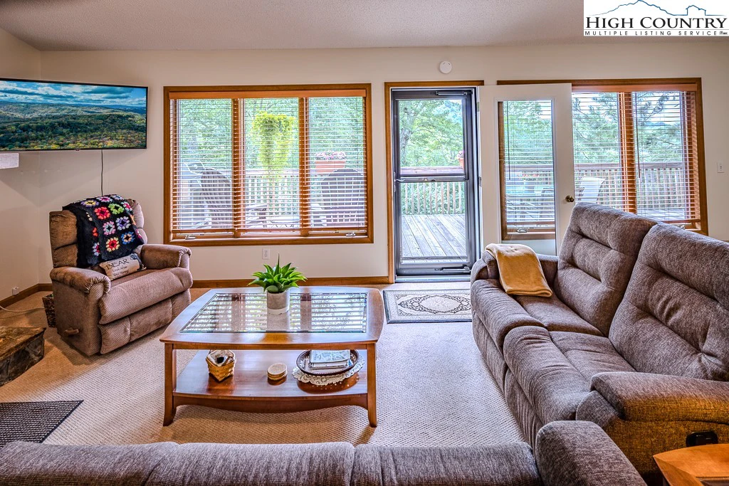 Image number 3 for the current listing