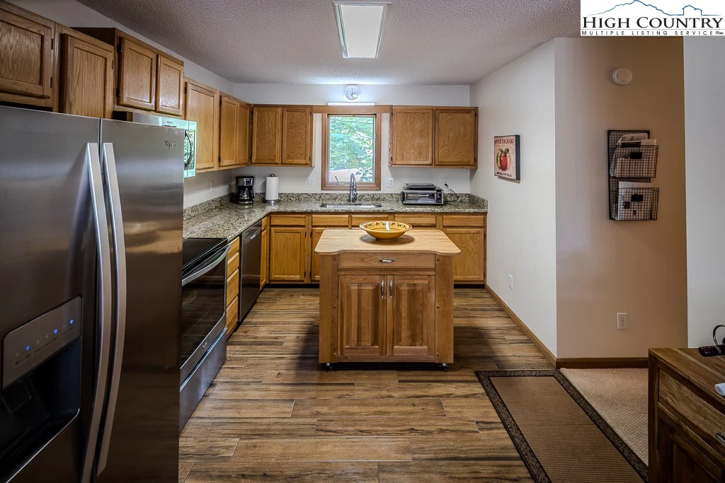 Image number 22 for the current listing