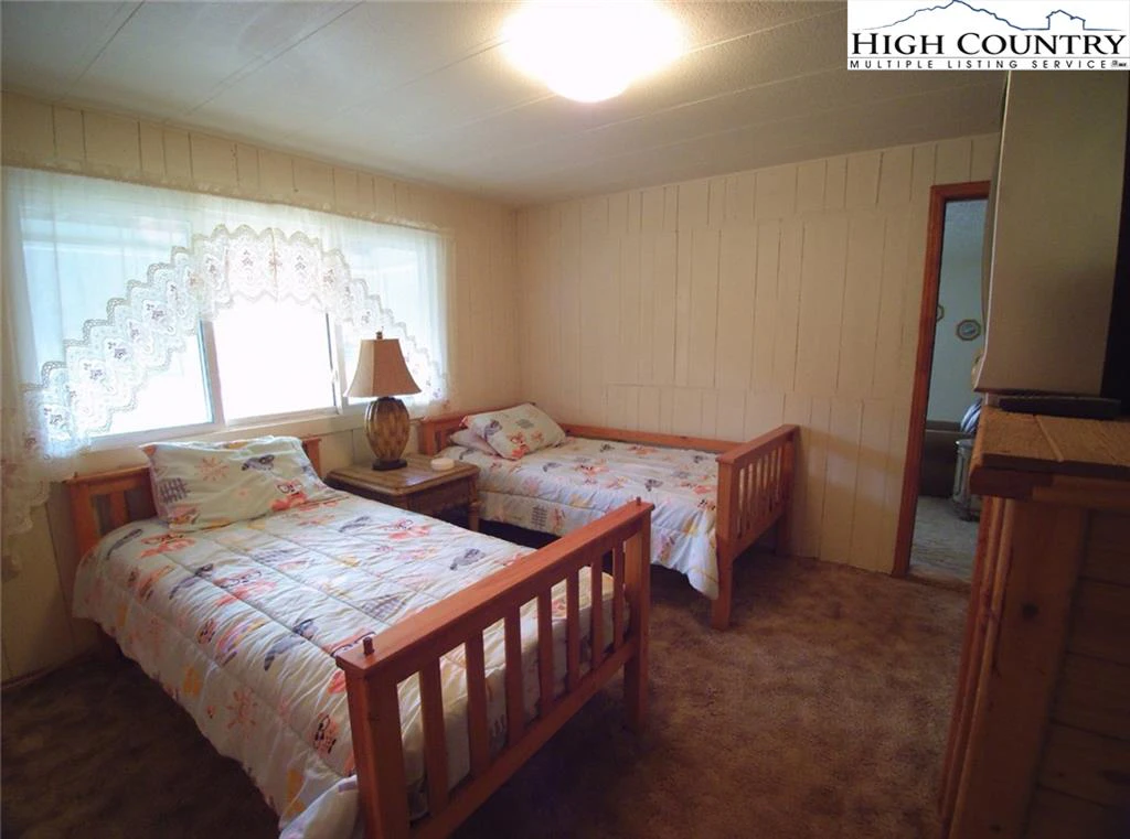 Image number 4 for the current listing