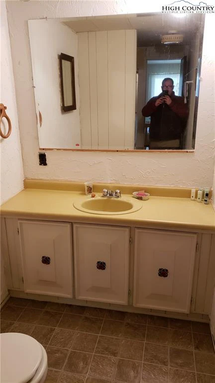Image number 5 for the current listing
