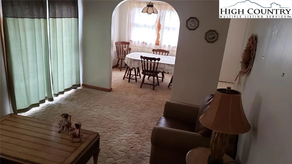 Image number 6 for the current listing