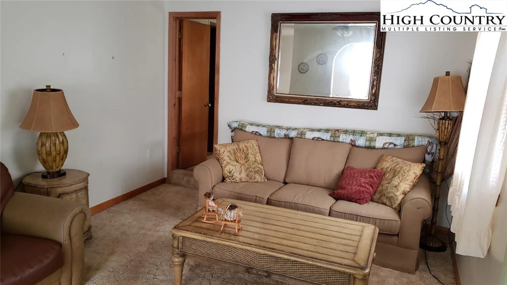Image number 7 for the current listing