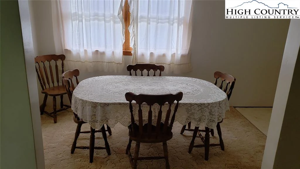 Image number 9 for the current listing