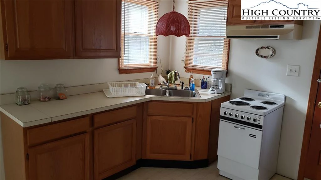 Image number 2 for the current listing