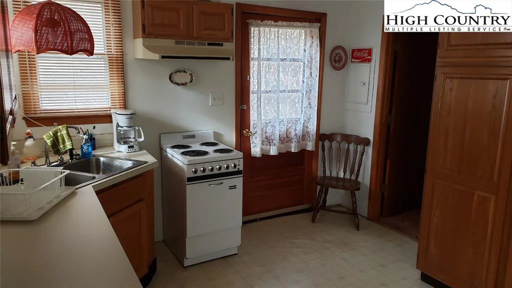 Image number 13 for the current listing