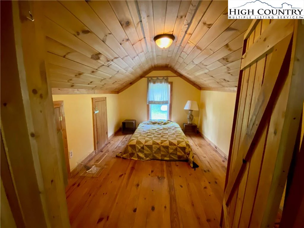 Image number 21 for the current listing
