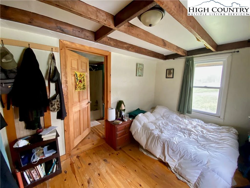 Image number 3 for the current listing