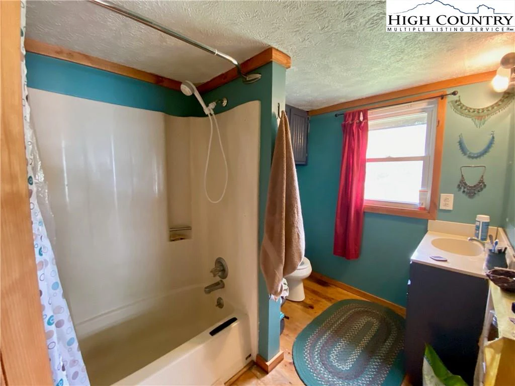 Image number 4 for the current listing