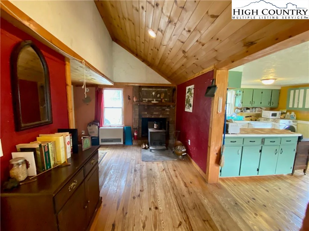 Image number 5 for the current listing