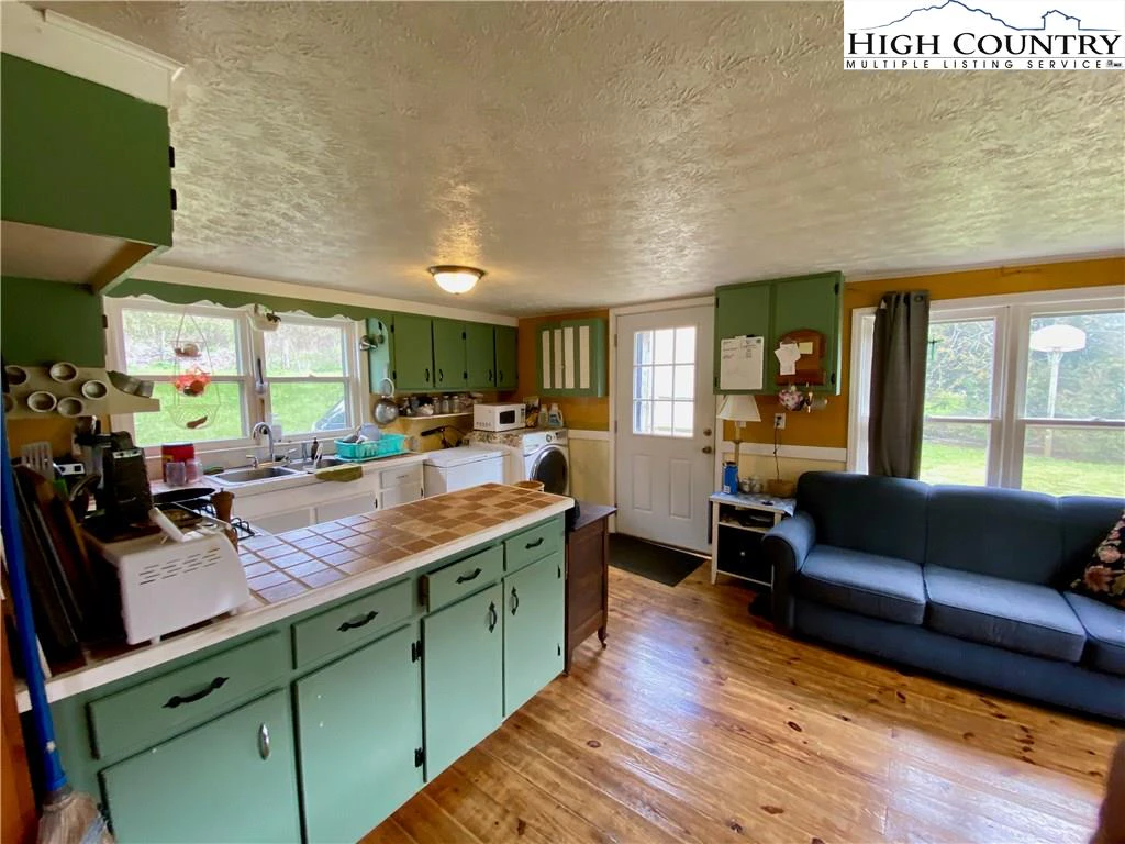 Image number 6 for the current listing